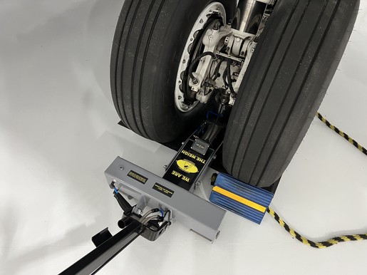 under axle jack, under axle aircraft jack, under axle maintenance jack, aircraft jacks, aircraft axle jack, tronair axle jack, tronair axle jacks